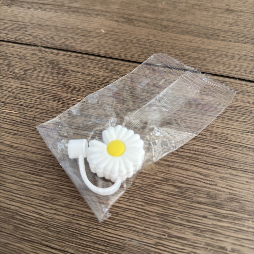 White Daisy straw cover